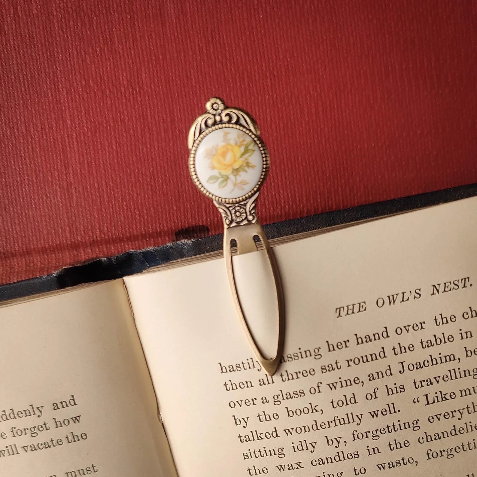 antiqued brass modern vintage inspired yellow rose cabochon circle bookmark. Great gift for students.