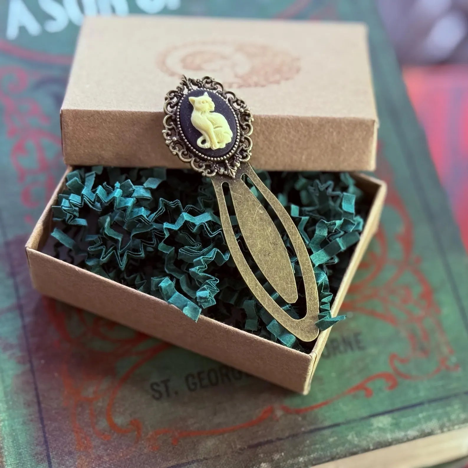 Cameo Bird and the Bee Bookmarks