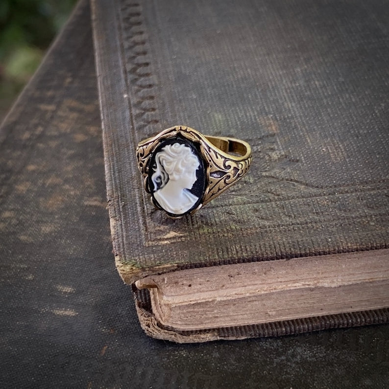 Lady Cameo Ring