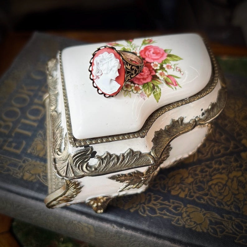Woman Cameo Ring in Pink, Purple or Red