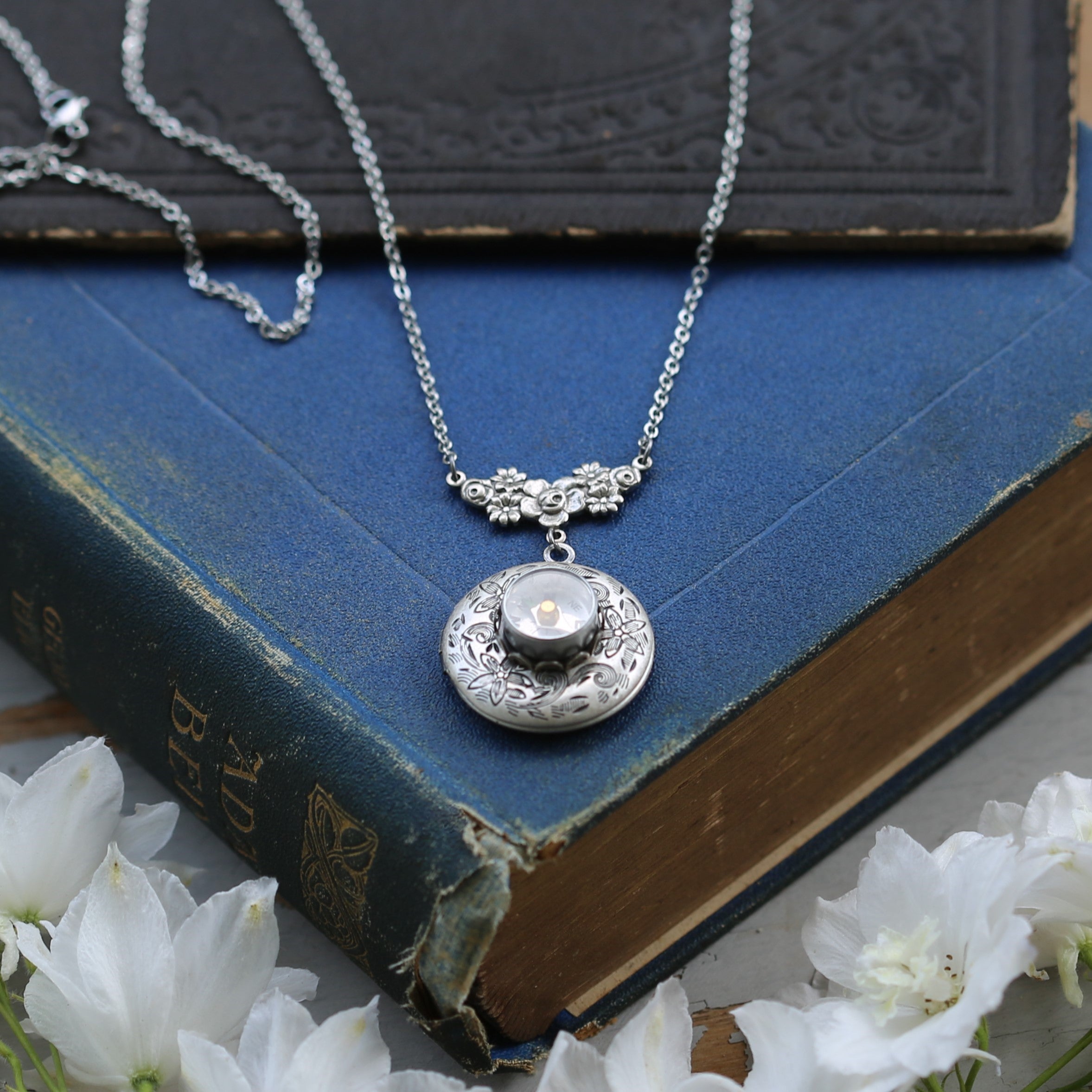 Compass Locket in Antiqued Silver