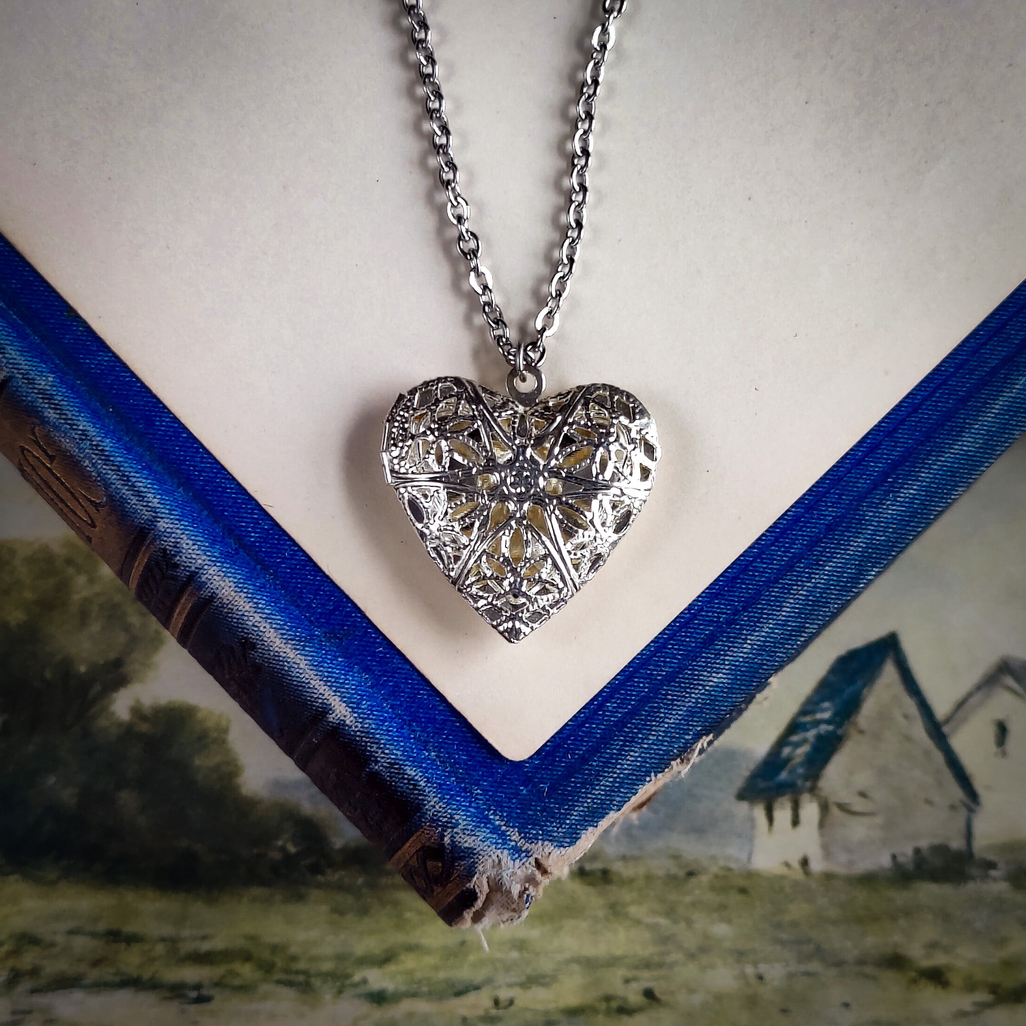 Venetian Heart or Circle Lockets