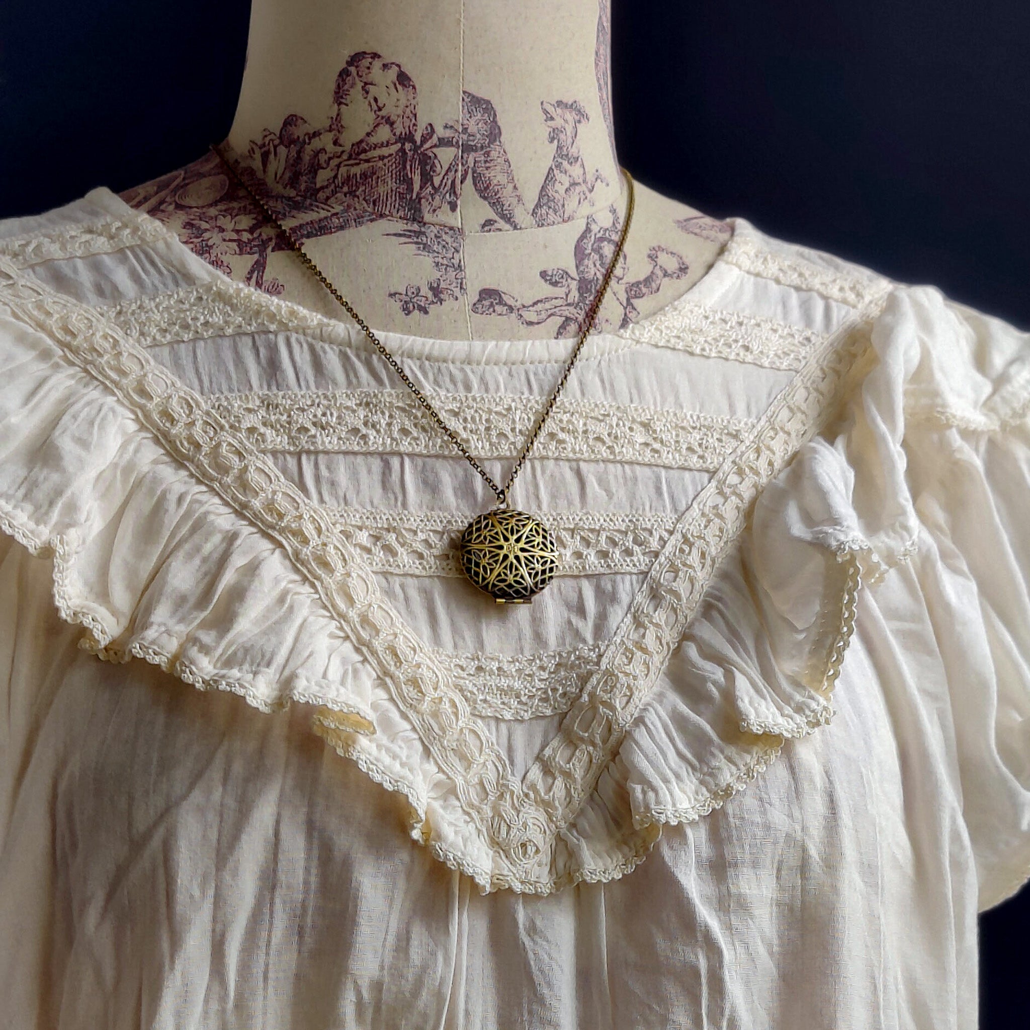 Venetian Heart or Circle Lockets