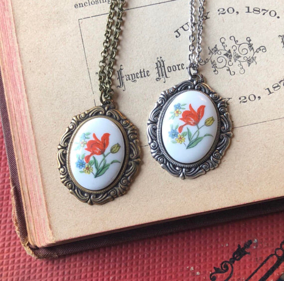 Vintage Tulip Flower Cameo Necklace