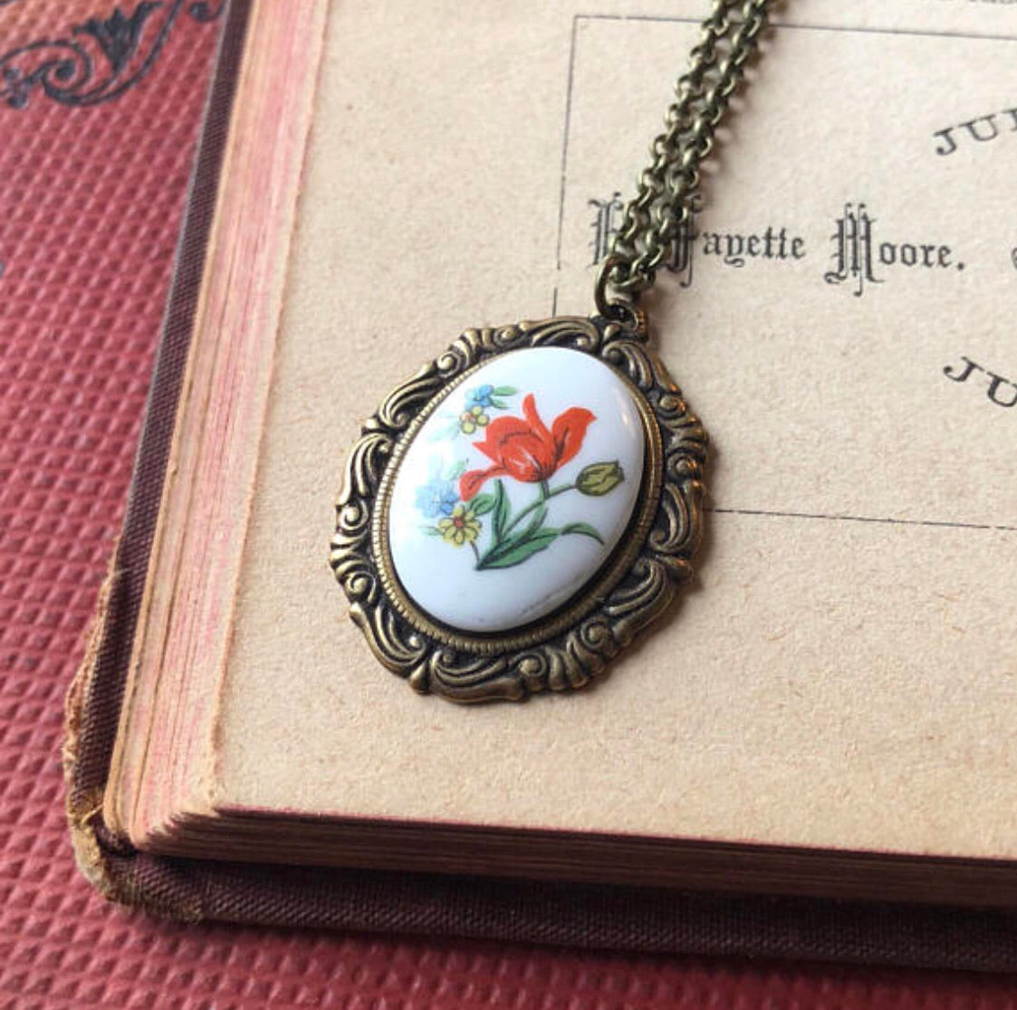 Vintage Tulip Flower Cameo Necklace