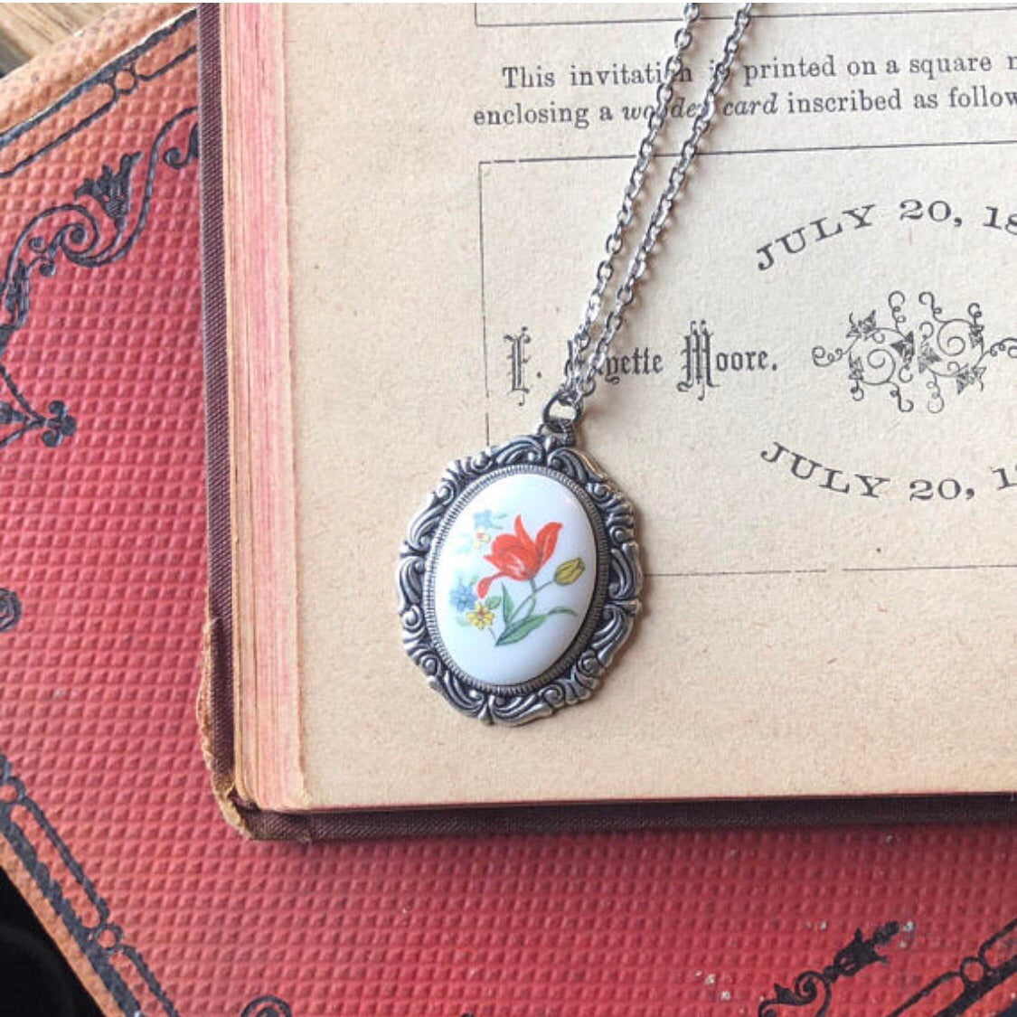 Vintage Tulip Flower Cameo Necklace