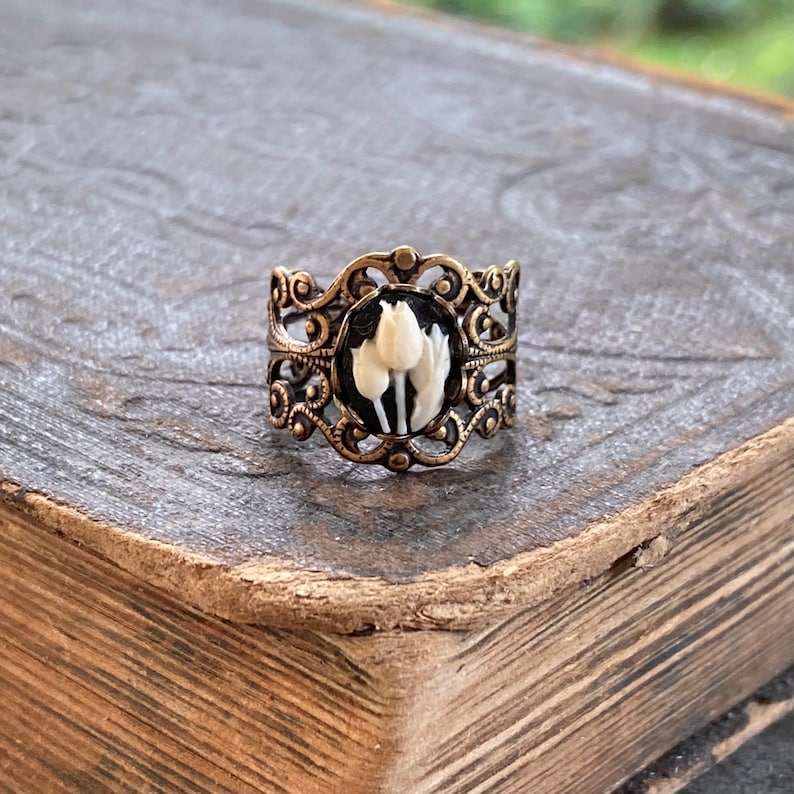 Tulip Cameo Ring