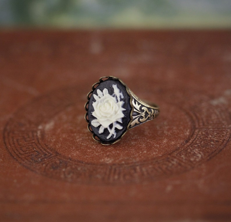 Rose Cameo Ring