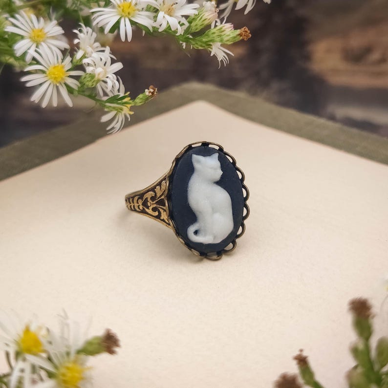 Cat Cameo Ring