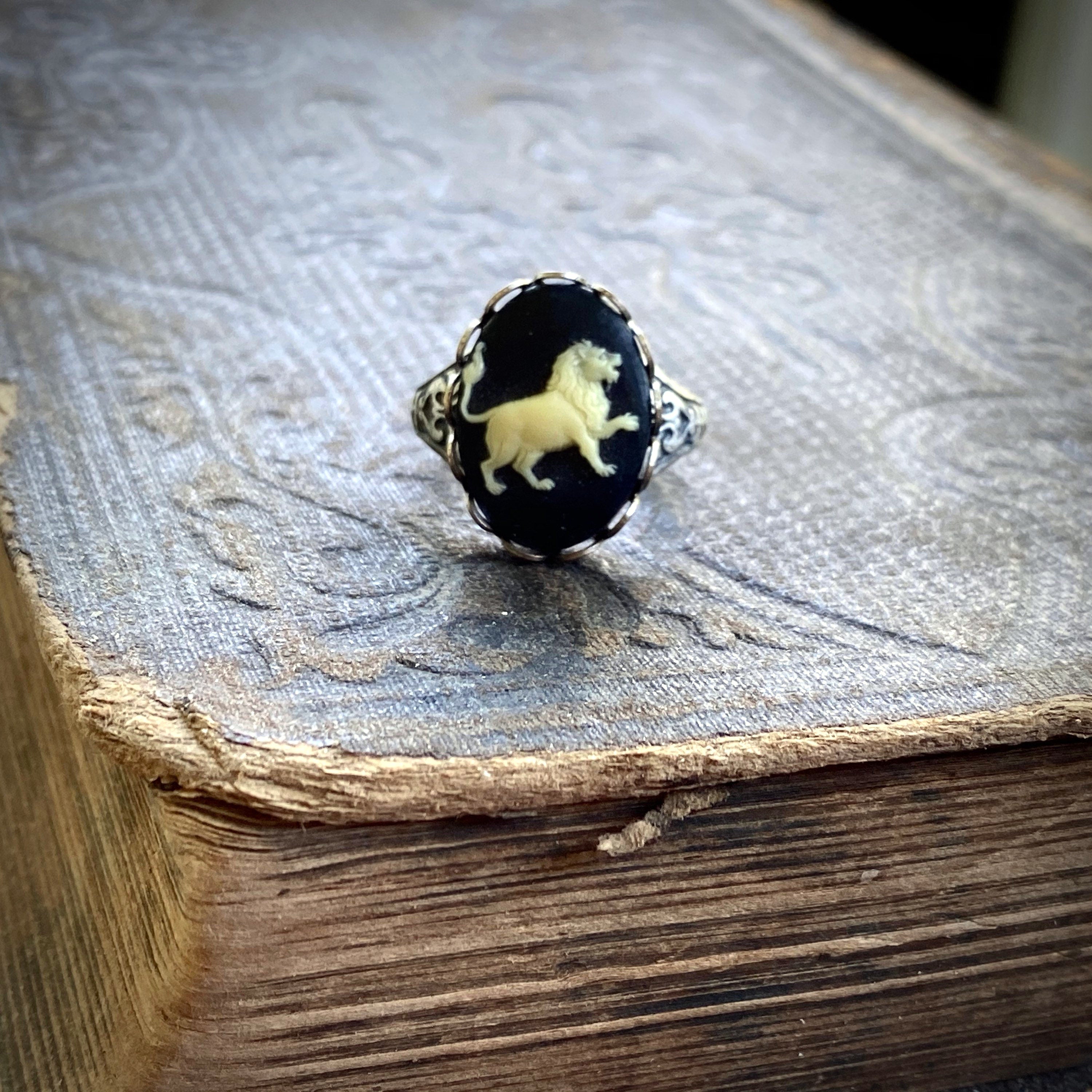 Vintage Zodiac Cameo Ring