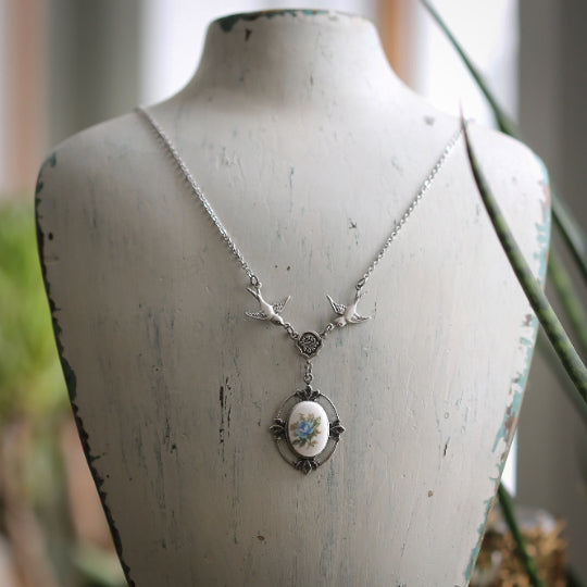 Victorian Leaf Rose Necklace with Birds