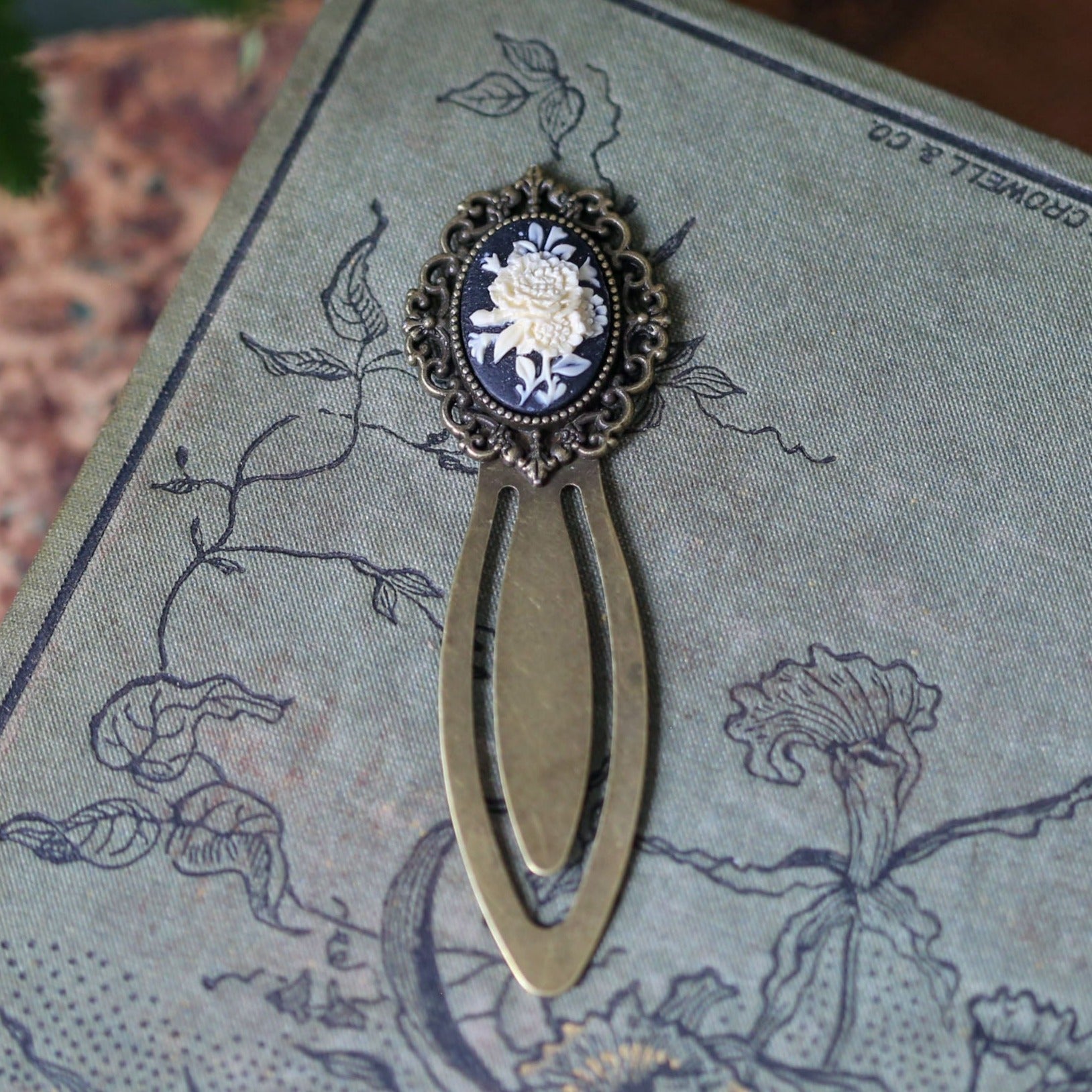 Floral Filigree Cameo Bookmarks