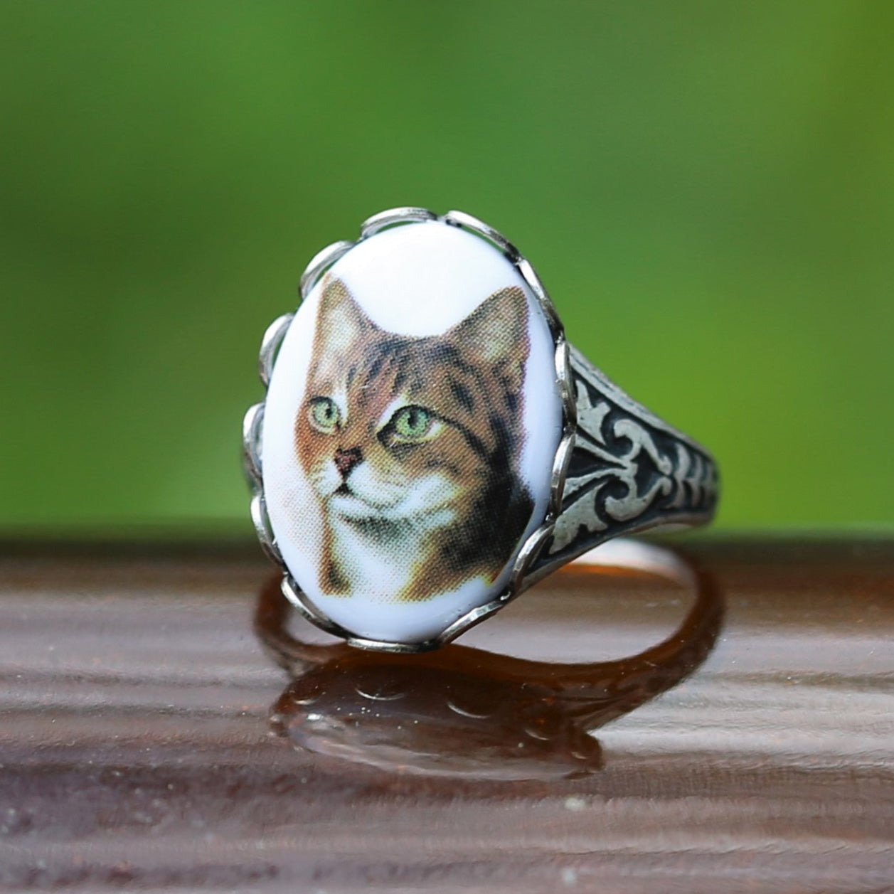 Vintage Cat Cameo Ring