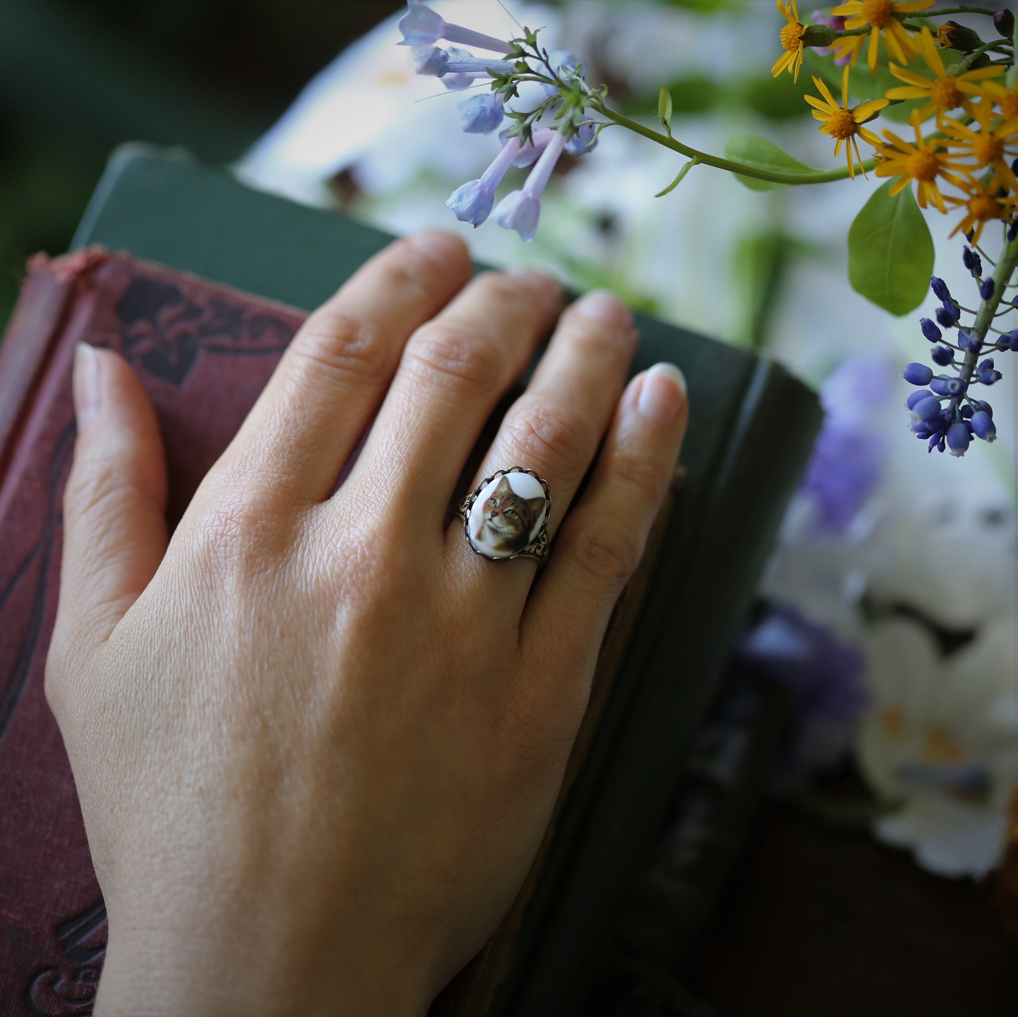 Vintage Cat Cameo Ring