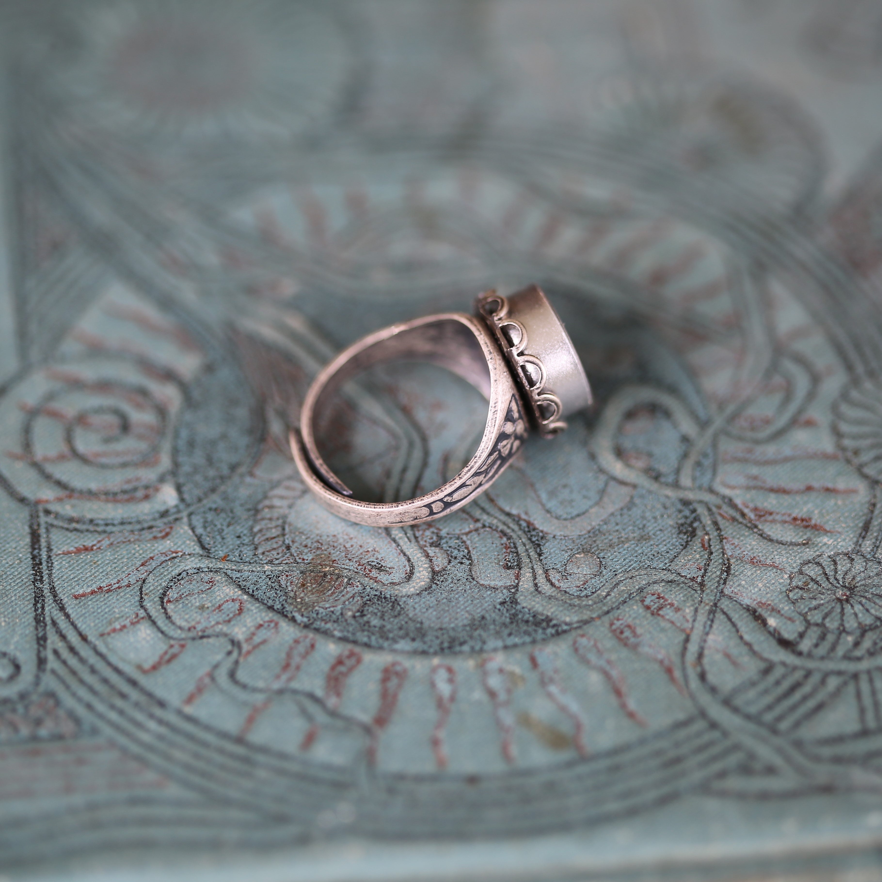 Silver Compass Ring in Vintage Style