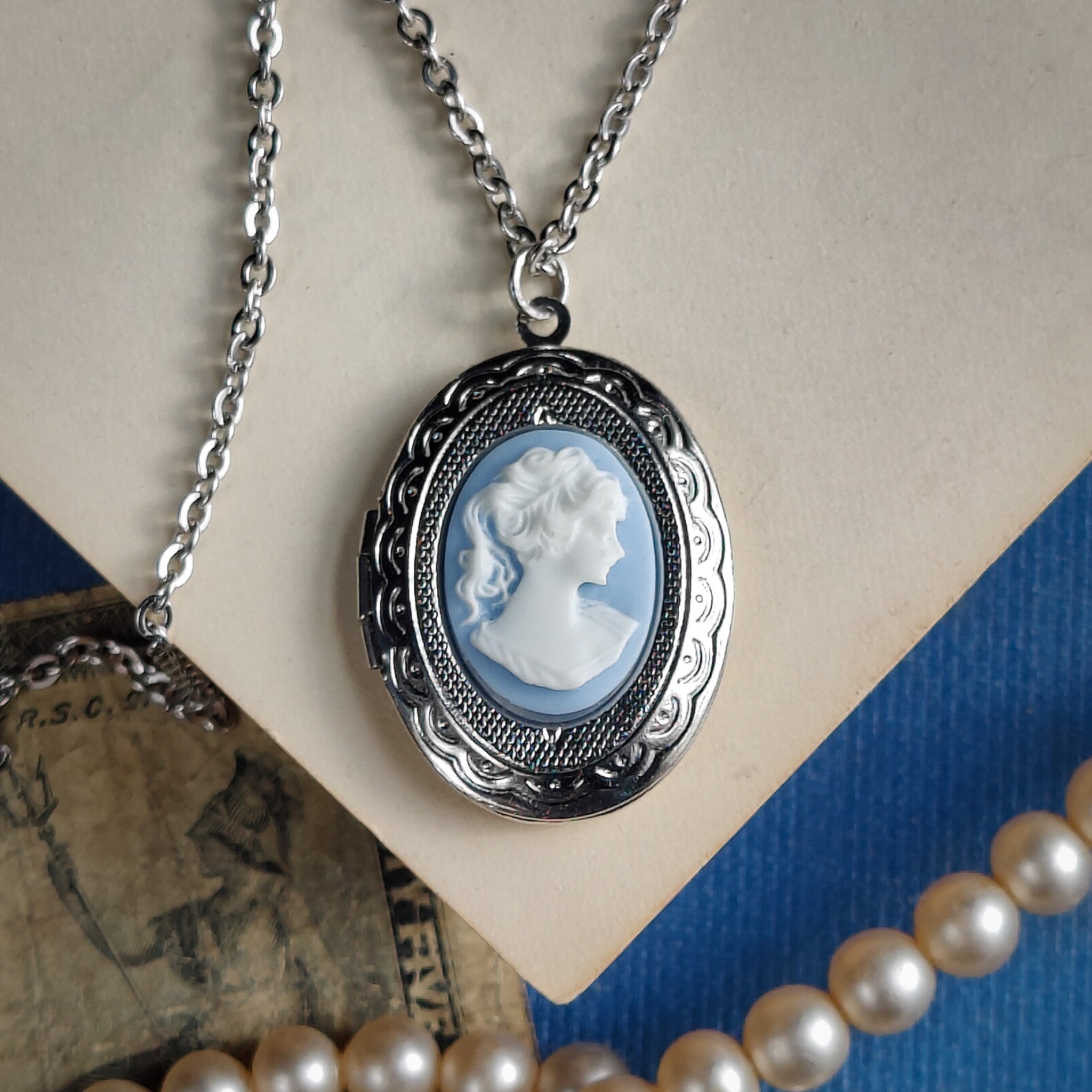 Lady Cameo Oval Vintage Style Locket