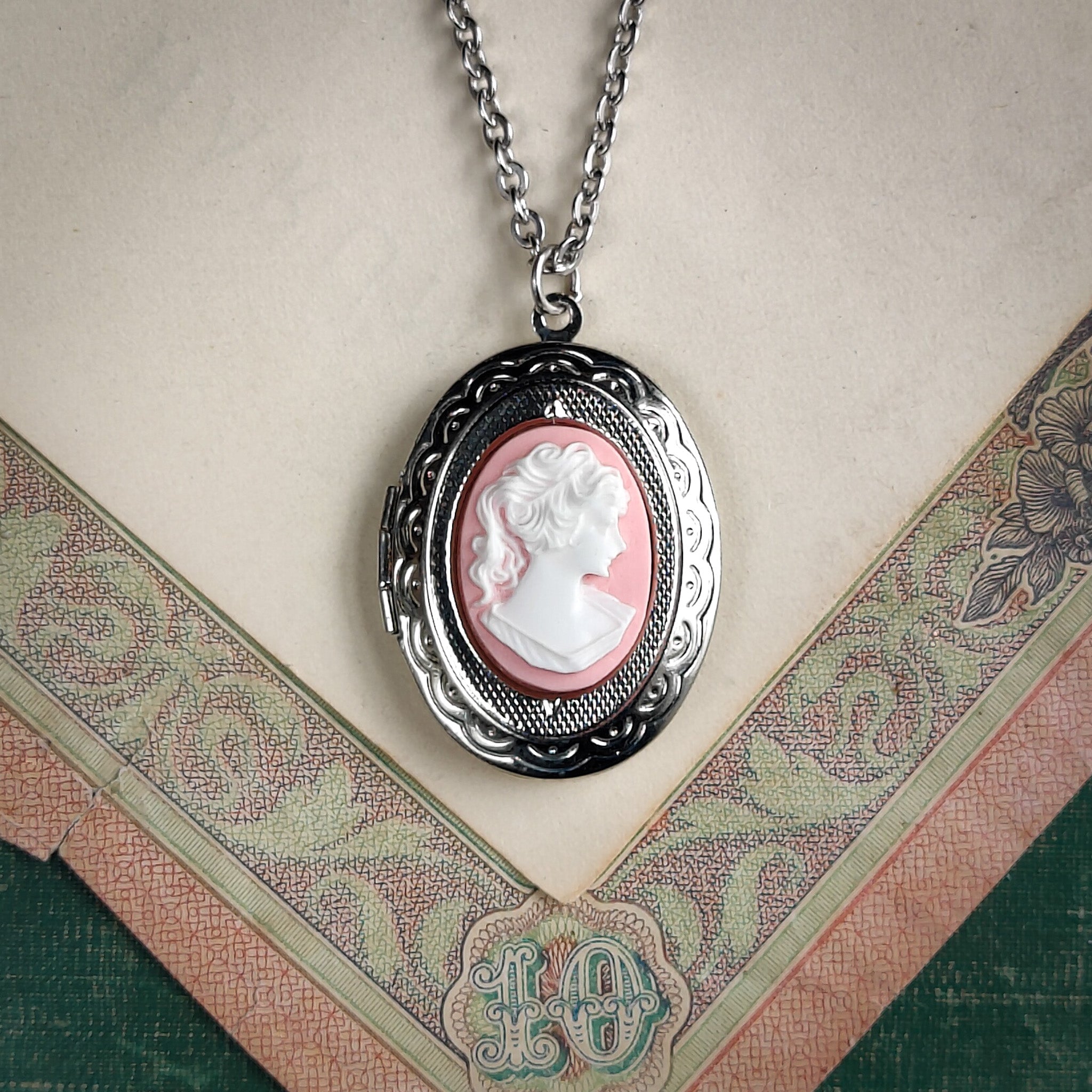 Lady Cameo Oval Vintage Style Locket