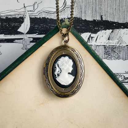 Lady Cameo Oval Vintage Style Locket