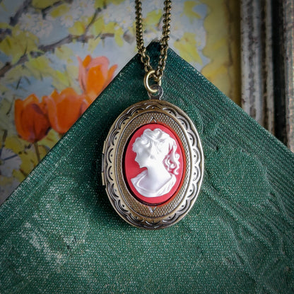 Lady Cameo Oval Vintage Style Locket