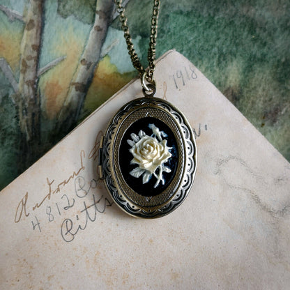 Rose Cameo Oval Vintage Style Locket