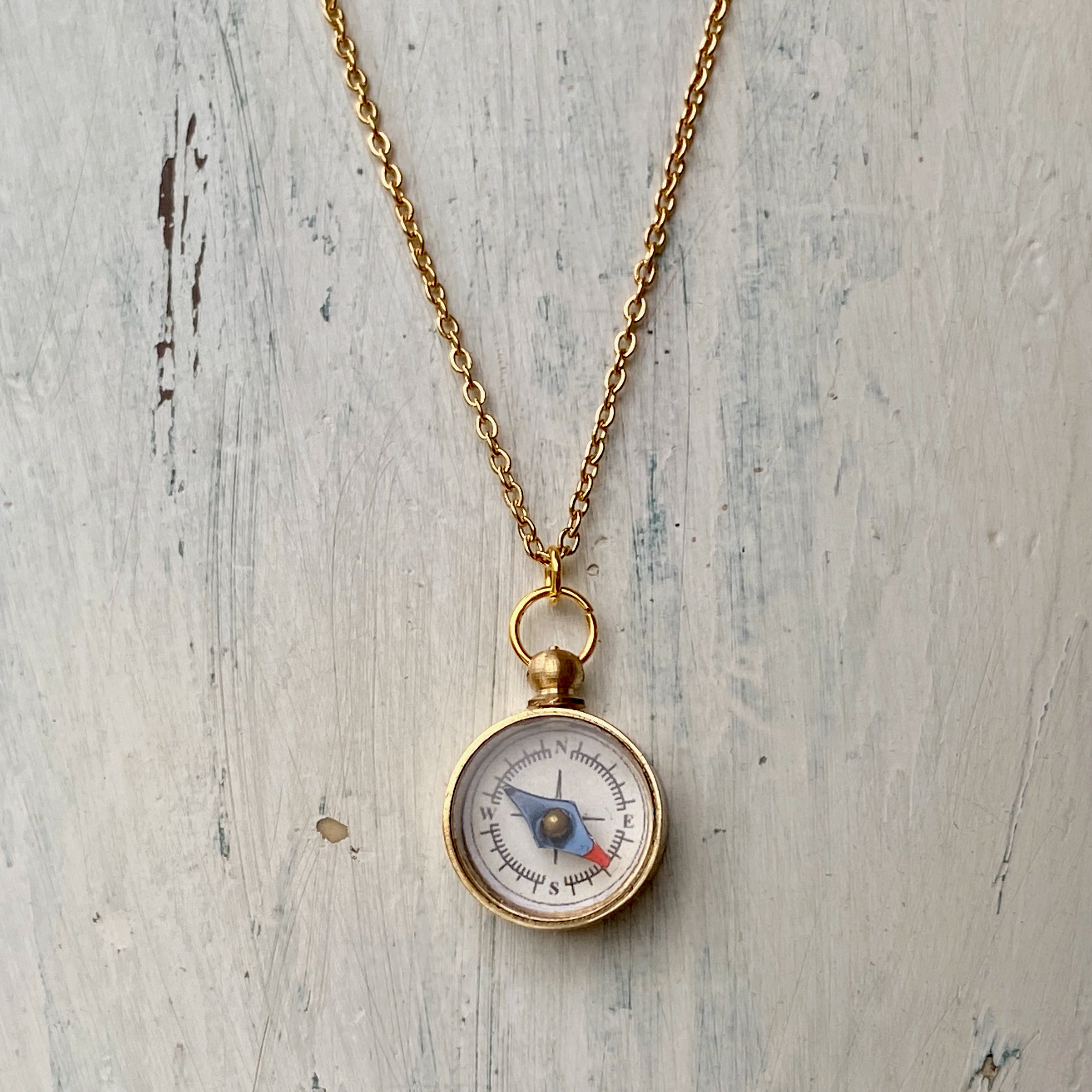 Working Compass Pendant Necklace in Gold