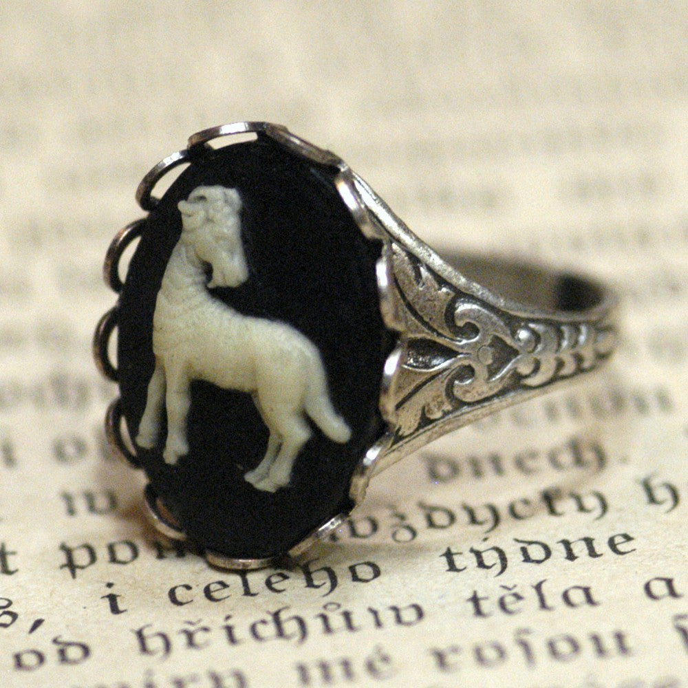 Vintage Zodiac Cameo Ring - Aries