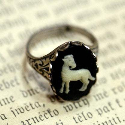 Vintage Zodiac Cameo Ring - Aries