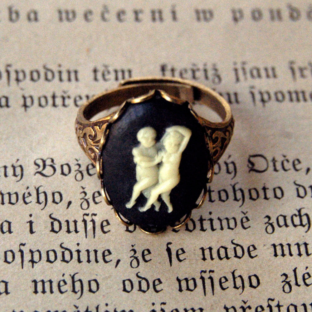 Vintage Zodiac Cameo Ring - Gemini