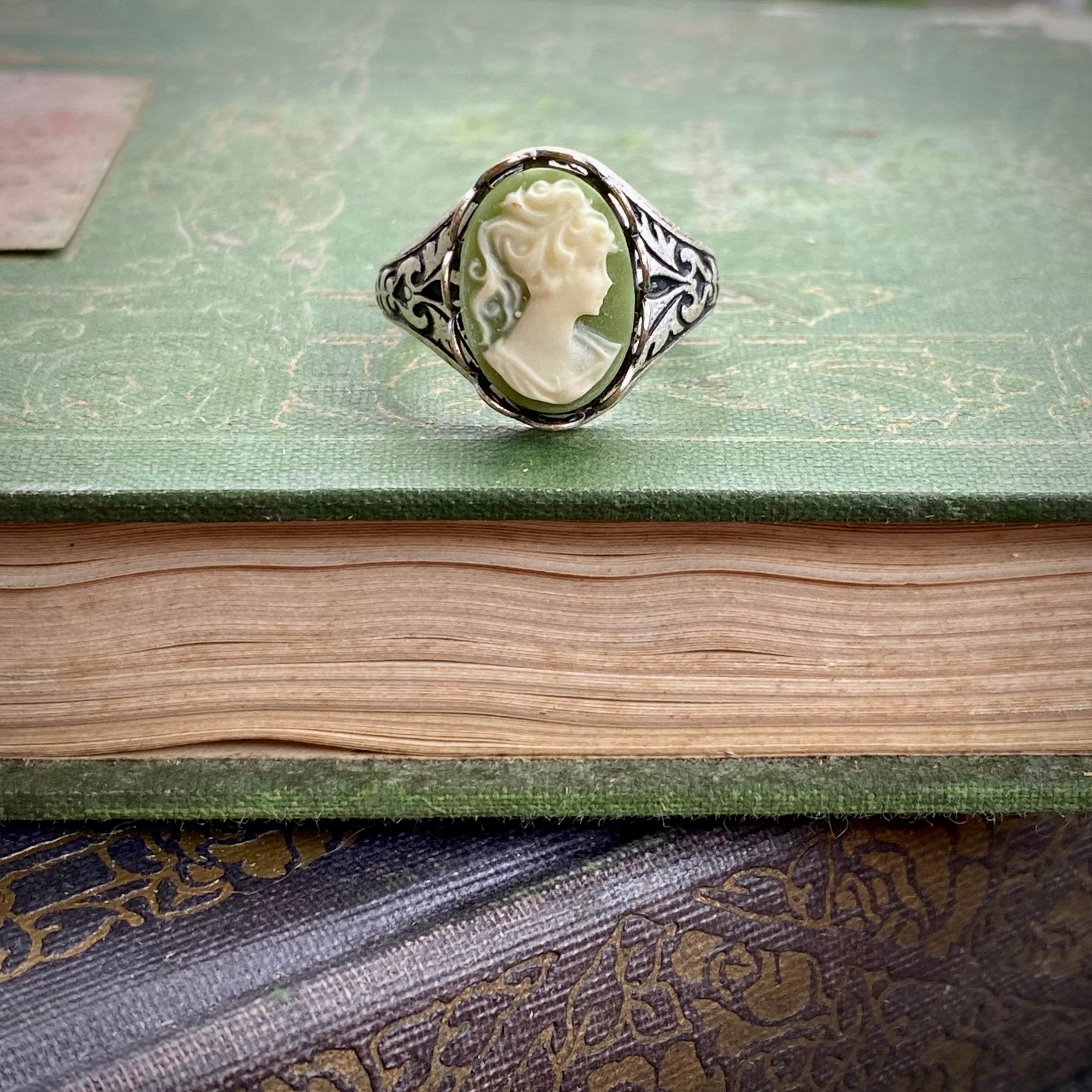 Green Lady Cameo Ring