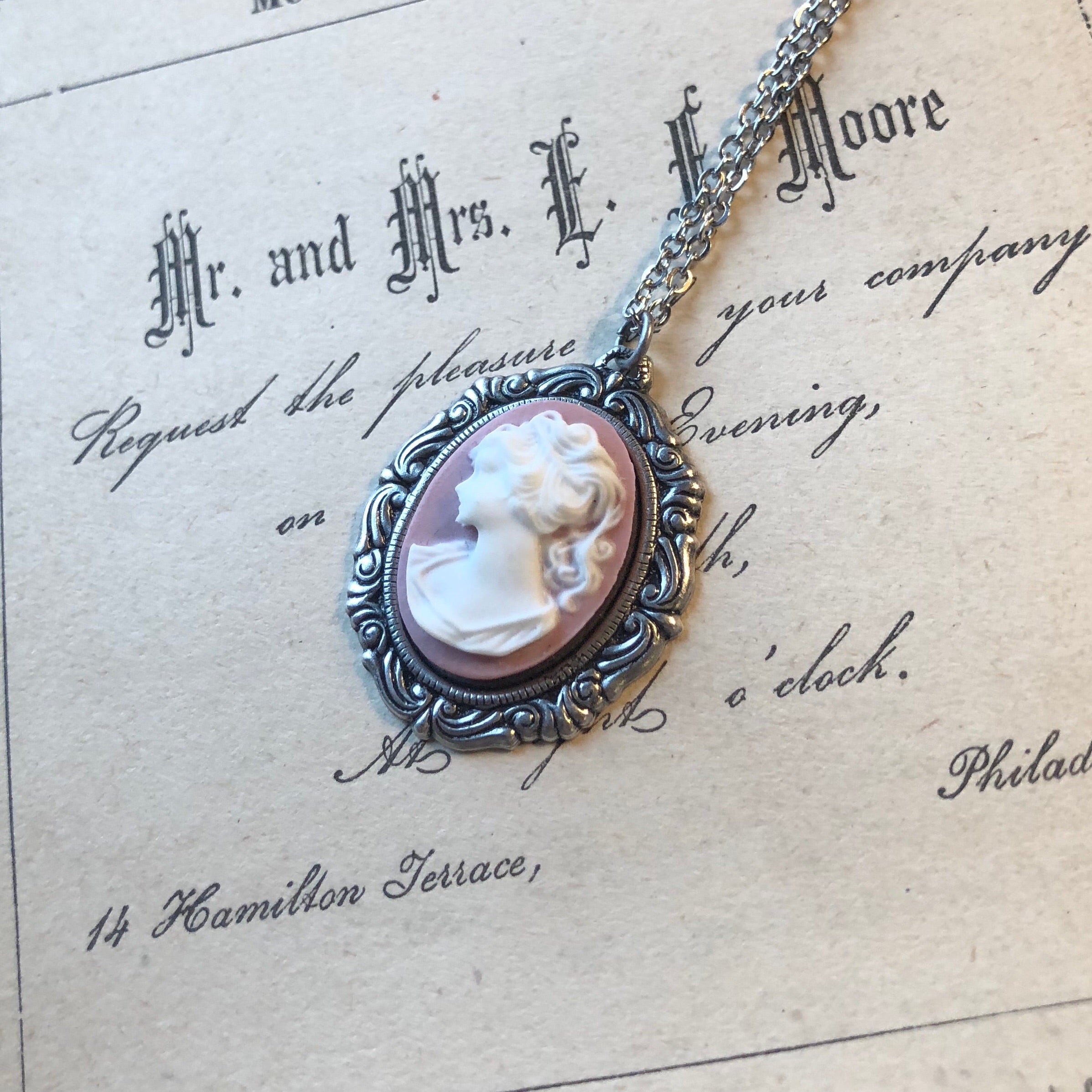 Lady Cameo Necklace in Silver