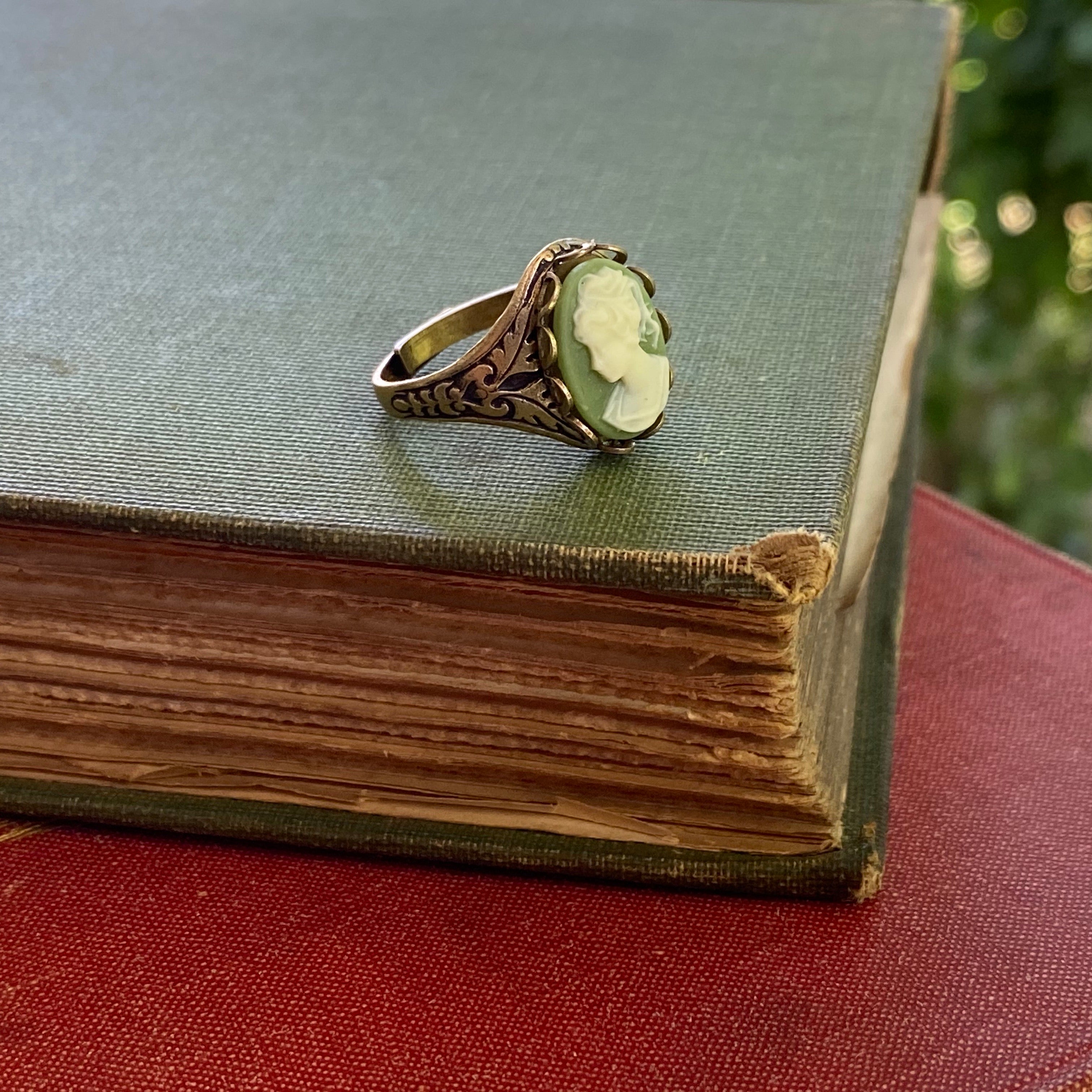 Green Lady Cameo Ring