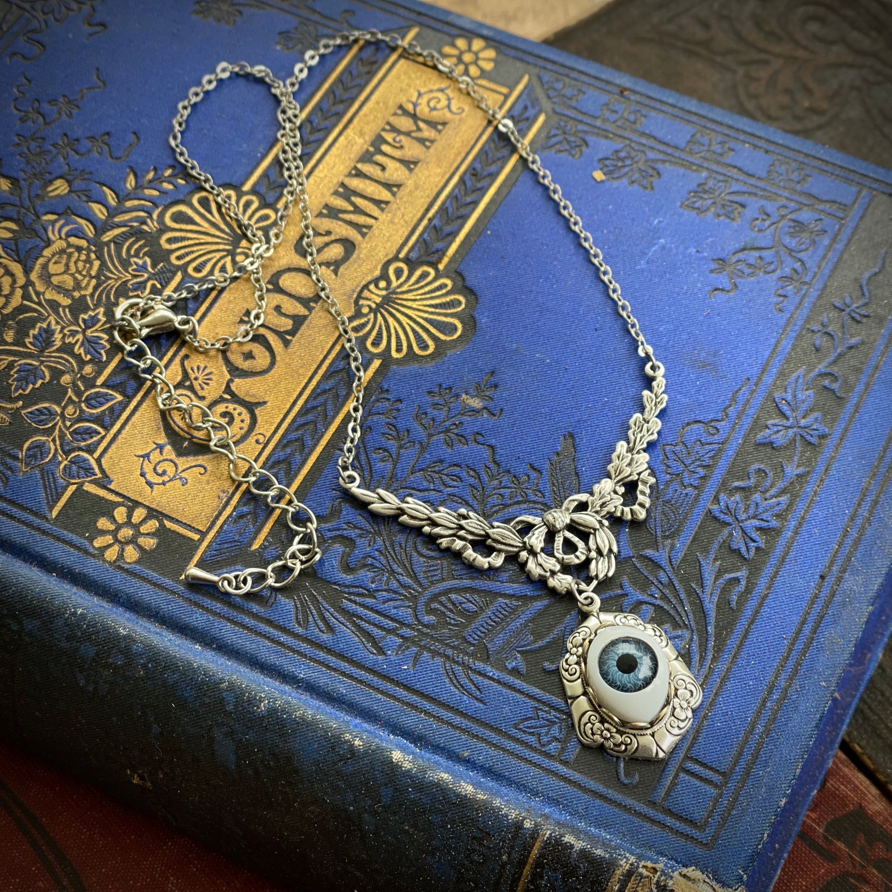 Eye Pendant Filigree Necklace