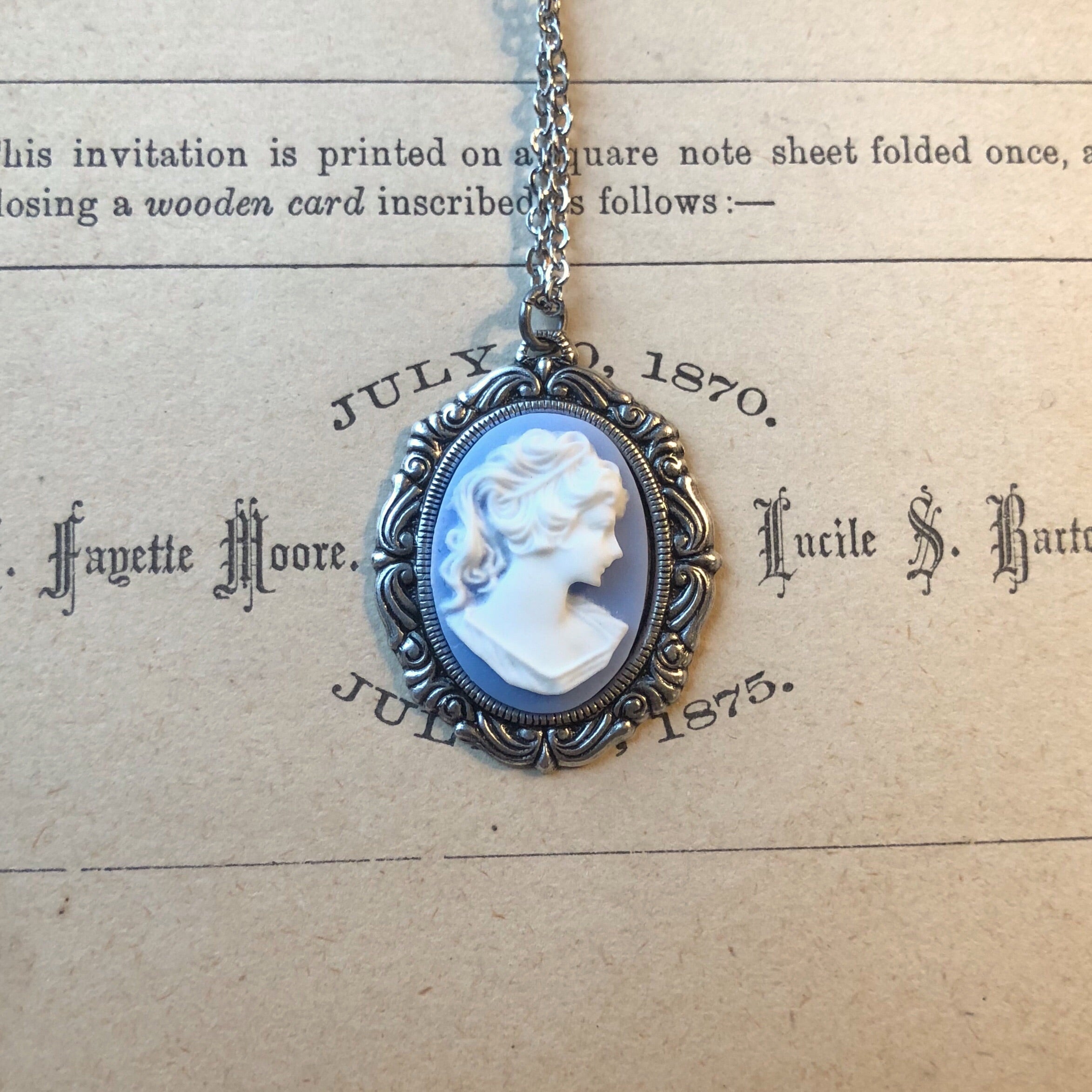 Lady Cameo Necklace in Silver