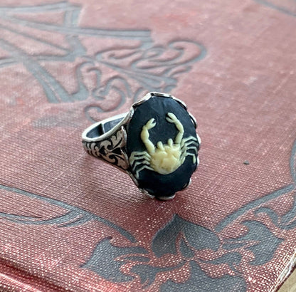 Vintage Zodiac Cameo Ring - Cancer