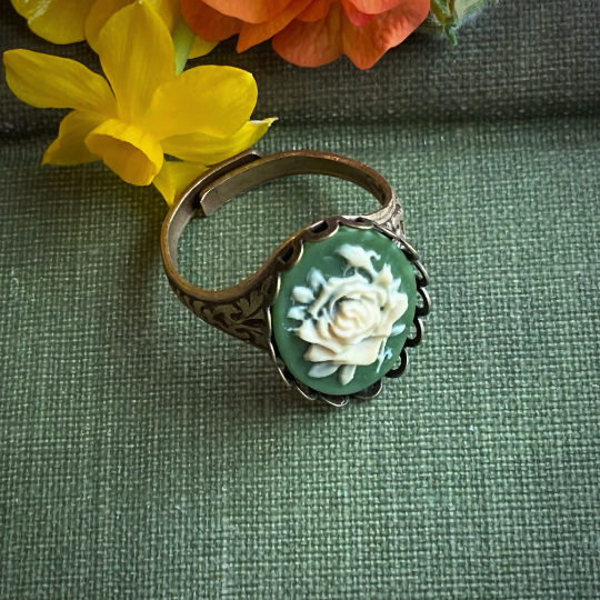 Green and White Rose Cameo Ring