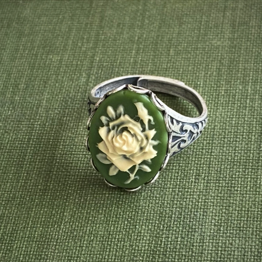 Green and White Rose Cameo Ring