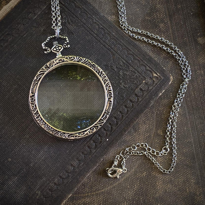 antiqued silver vintage style magnifying glass useful thick monocle long necklace in old fashioned adventurecore style jewelry